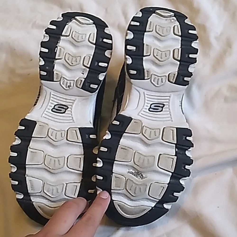 Women's Skechers D'Lites black and white shoes size 6.5 Excellent shape!!! EUC😍 - Picture 3 of 8